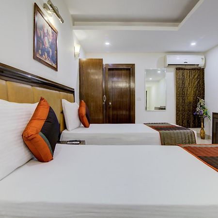 Airport La Sapphire Hotel & Restaurant Нью-Дели Экстерьер фото