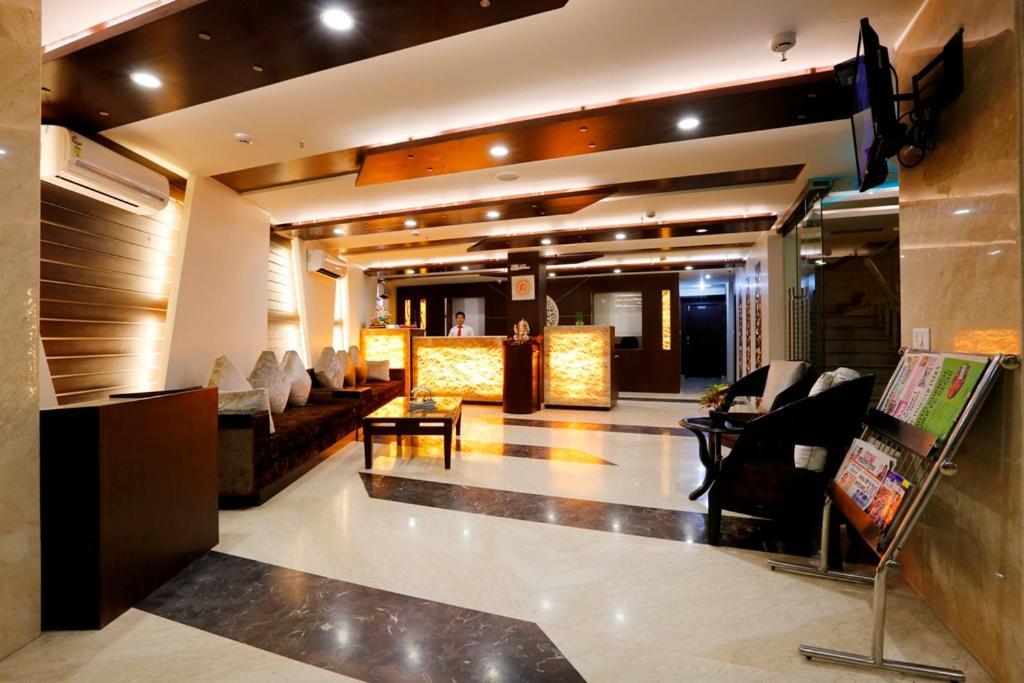 Airport La Sapphire Hotel & Restaurant Нью-Дели Экстерьер фото