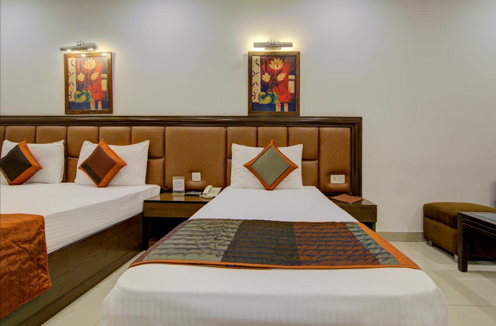 Airport La Sapphire Hotel & Restaurant Нью-Дели Экстерьер фото